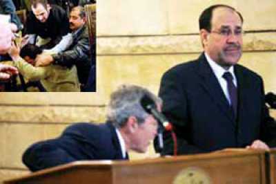- ضرب بوش بالحذاء