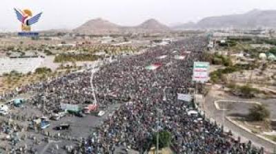 - طوفان بشري بالعاصمة صنعاء في مسيرة "ثباتاً مع غزة.. سنصعد في مواجهة جريمة الإبادة والتجويع"..